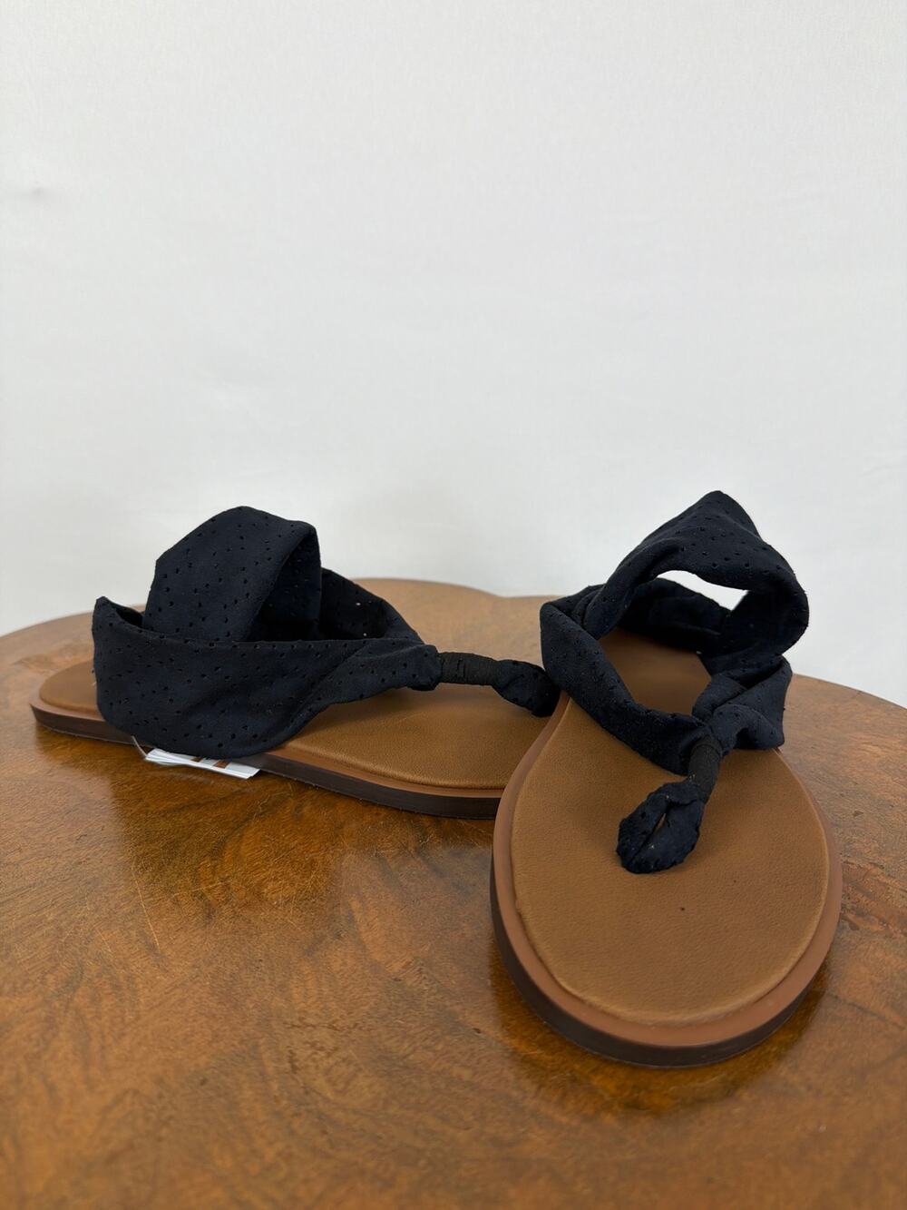 NWT Sanuk Yoga Devine Black Perforated Strap Sling Sandals Flip Flops Size 10